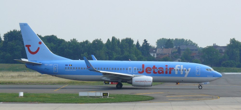 https://commons.wikimedia.org/wiki/File:Charleroi_JetAir_Fly_Boeing_737_OO-JAX_03.JPG