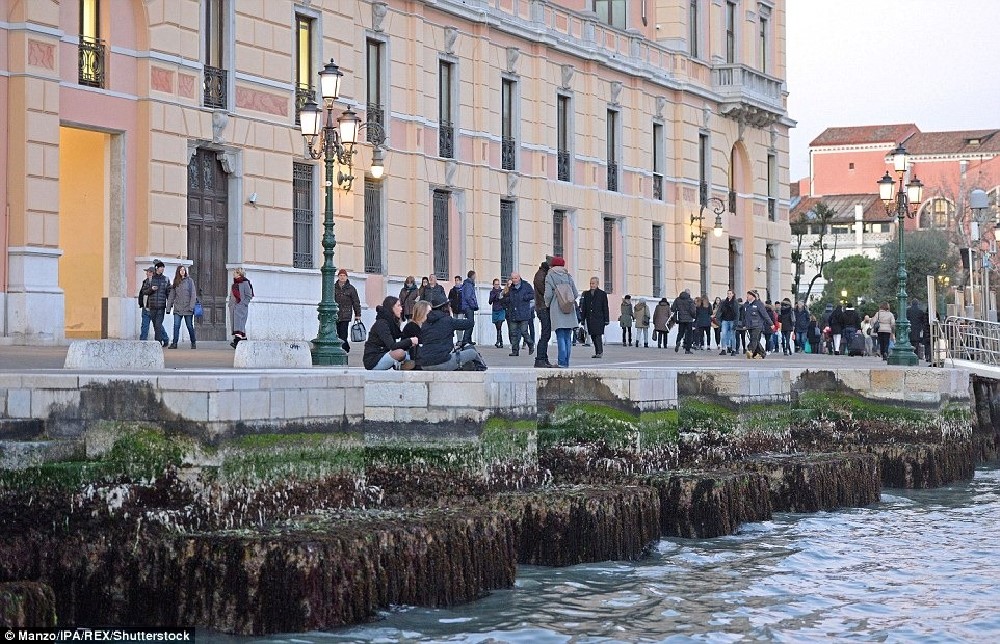 http://www.amusingplanet.com/2017/01/venice-minus-water.html