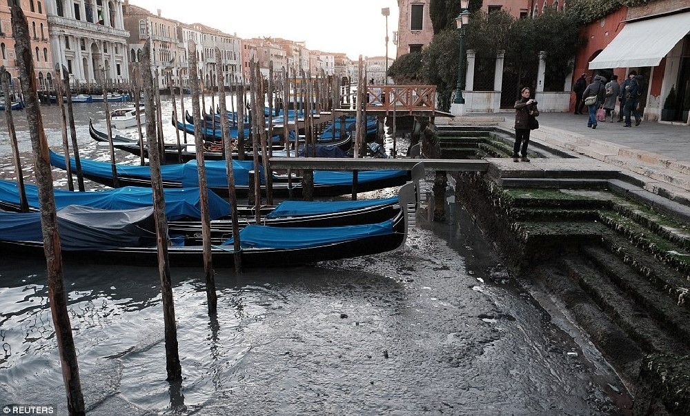 http://www.amusingplanet.com/2017/01/venice-minus-water.html