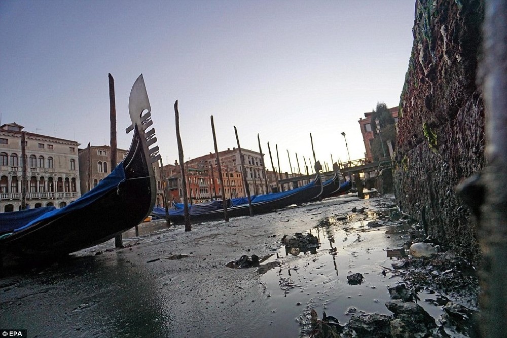 http://www.amusingplanet.com/2017/01/venice-minus-water.html