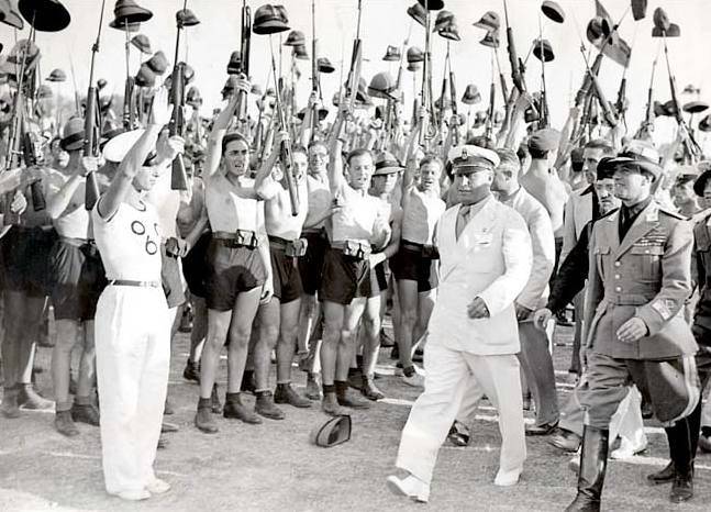 blackshirt-youth-saulte-mussolini