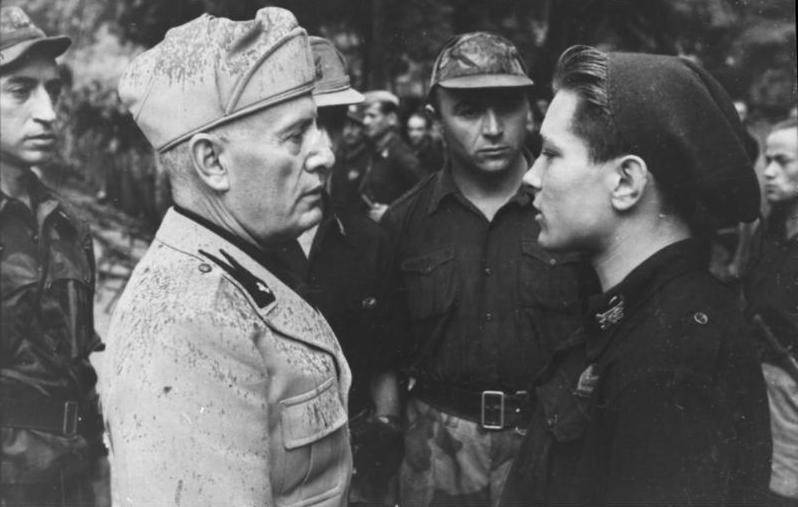 young-soldier-with-mussolini