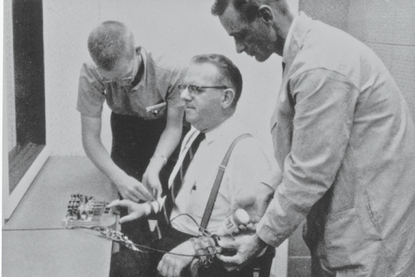 Milgramov experiment poslušnosti | interez.sk