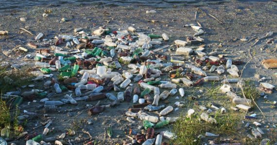 Odpadky na pláži