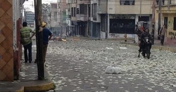 Vo Venezuele sa po zemi váľajú peniaze
