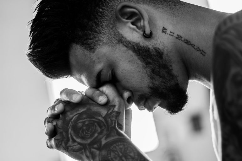 black-and-white-earing-guy-1278566-770x513