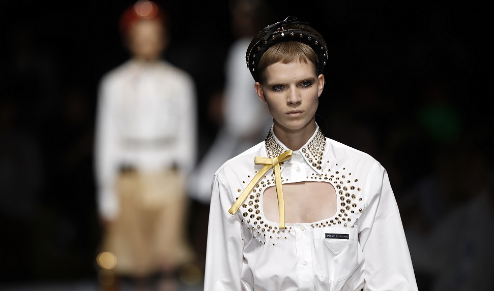  Modelka predvádza kreáciu z kolekcie jar/leto 2019 značky Prada na prehliadke Týždňa módy v Miláne 20