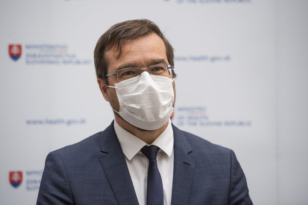 Minister zdravotníctva Marek Krajčí počas utorňajšieho tlačového brífingu
