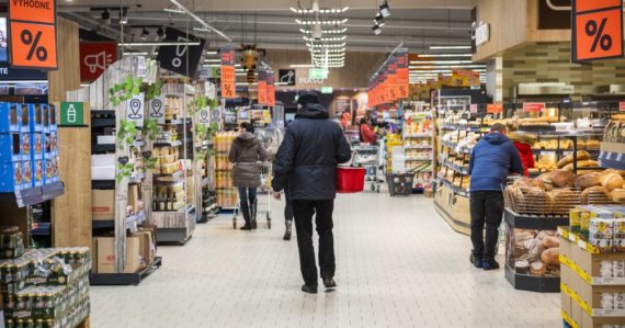 Viaceré potraviny nateraz drahšie nebudú, štát sa dohodol s reťazcami. Ceny však zastropujú len na určité obdobie