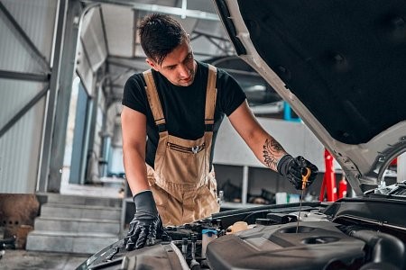 poškodenie motora kvôli zanedbanej výmene motorového oleja