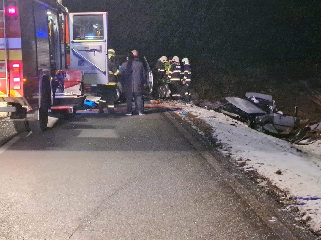 A tragedy near Humenné.  Up to three passengers lost their lives in a serious accident thumbnail