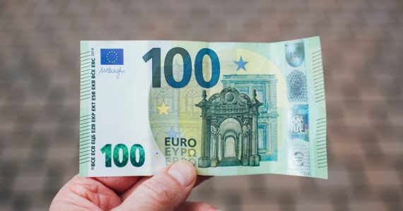 Štát vyplatí 100 eur ďalšej skupine ľudí: Pozrite si, či sa vám ujde inflačná pomoc. Doteraz ju dostalo cez 800 000 ľudí