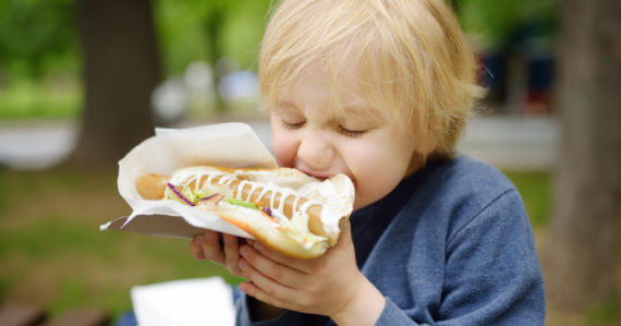 Bufety v školách sa musia radikálne zmeniť: Už nebudú môcť predávať hot-dogy či energetické nápoje