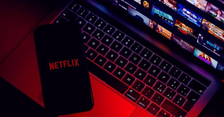 netflix-mobil-notebook-streamovacia-sluzba-profimedia-770x404