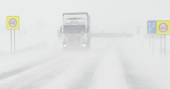 Zima sa hlási o slovo: U našich susedov pribúdajú centimetre snehu. Nezvyčajnú bielu pokrývku sme zaznamenali aj u nás