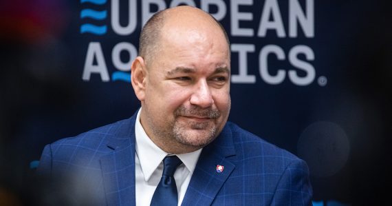 Prezident Pellegrini vymenoval nového viceguvernéra NBS. Stal sa ním bývalý minister športu Dušan Keketi