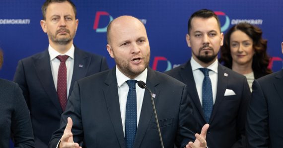 Polícia vysvetlila, prečo sa „pokúsila zadržať“ šéfa Demokratov Naďa, aj keď sa nachádza v zahraničí