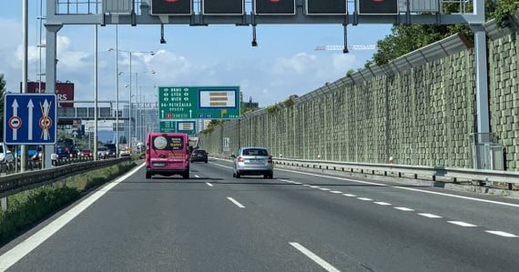 Čo robiť, ak sa vám na diaľnici pokazí auto? Toto musíte spraviť ako prvé. NDS radí, ako správne reagovať
