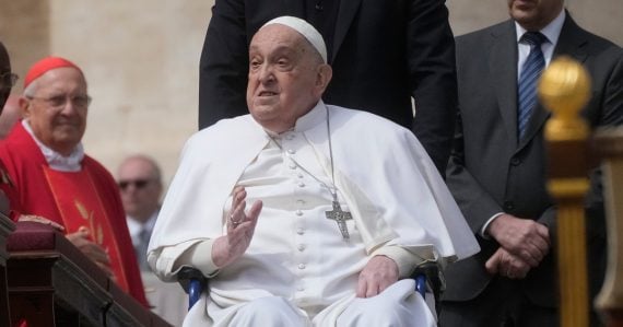 Pápež František pomáha aj po smrti: Jeho fotoaparát sa predal za 6,5 milióna eur, celý výťažok smeruje na charitu