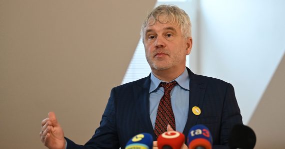 Zákon o hazarde neprešiel: Podľa Mikloška sa prezident zachoval správne. K veci sa vyjadril aj minister Huliak