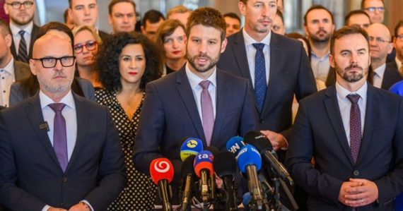 Zostaneme bez pomoci a liekov: Opozícia varuje pred dôsledkami odmietnutia pandemickej dohody, žiada aj odstúpenie Šaška