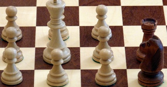 Bizár na dnes: V tejto krajine zakázali šach. Je vraj neakceptovateľný a šíri neresti a cnosti