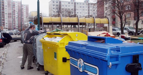 Muž z Humenného do koša omylom vyhodil šperky za viac ako 2000 eur. Keď si to uvedomil, bolo už neskoro