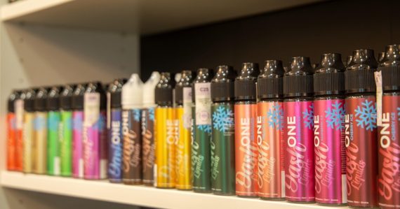 Fajčiari, pozor! Hrozí, že obľúbené ochutené produkty čoskoro zmiznú z regálov. Ministerstvo ich chce zakázať