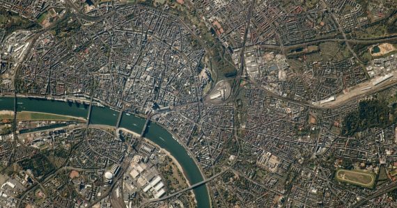 Najväčšia evakuácia od druhej svetovej vojny: Viac ako 20-tisíc ľudí musí opustiť domovy, zneškodňovať budú tri bomby