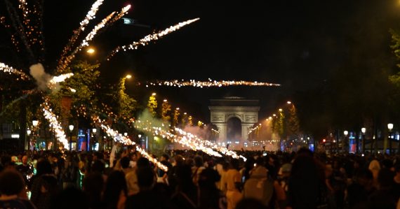 Víťazstvo PSG zatienili tragédie: Po dvoch mŕtvych mladíkoch hlásia policajta v umelom spánku. Do kómy ho dostal ohňostroj