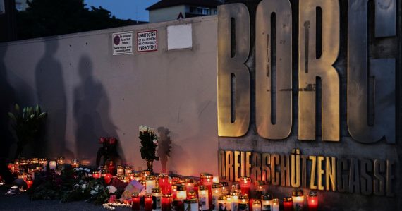 Nové informácie o útoku v Grazi: U strelca doma našli bombu, rodičom nechal list na rozlúčku. Zbrane mal legálne