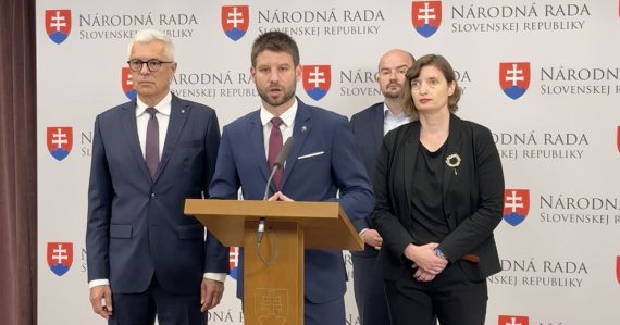 Obrana bez plánu, ústava bez podpory: Slovensko podľa opozície stráca čas aj dôveru a potrebuje úplne iné riešenia