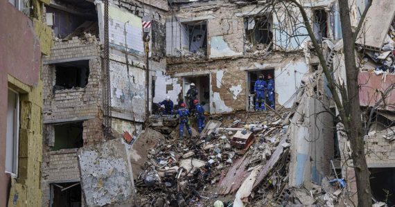 Viac ako 3 000 podnikov skončilo, prácu ma iba 30 % obyvateľstva. Ekonomika okupovaných ukrajinských území je zničená