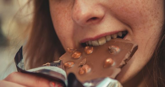 Overte si to sami na sebe: Ak vyskúšate tento experiment, čokoláda vám bude chutiť inak. Môže za to náš mozog