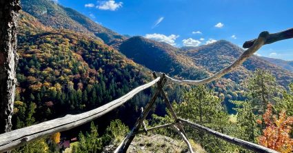 Navštívili sme nádhernú dolinu a strašidelný hrad úplne zadarmo: Nájdete tu aj jaskyňu a priam dokonalú jesennú prírodu