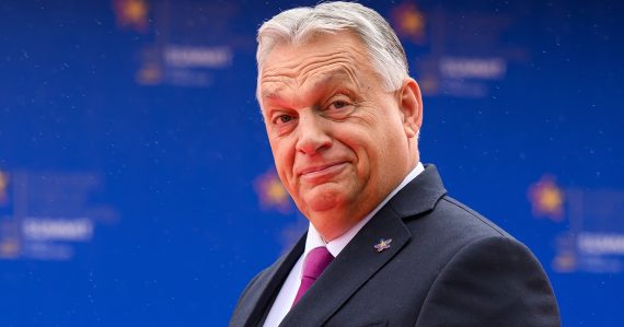 Zvláštne udalosti v Maďarsku: Najčítanejší denník kúpil človek blízky Orbánovi, a to pol roka pred voľbami