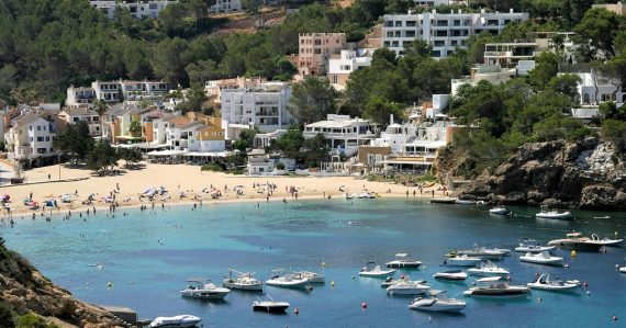 Tragédia v obľúbenej dovolenkovej destinácii: 56-ročný turista neprežil pád z balkóna