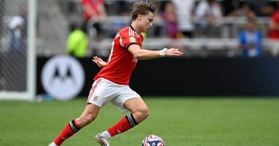 Futbalista zo svetoznámeho klubu zdieľal sexuálne video s maloletými. Dostal podmienku