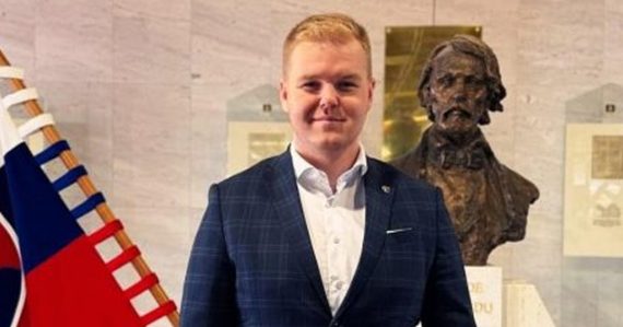 Bartek mal nazvať Kolíkovú „hyenou“: Gröhling tvrdí, že ponižovanie žien sa stáva v pléne bežným javom