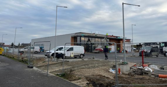 Nová predajňa Biedronky v malej obci je takmer hotová. Diskontný reťazec posilní svoju pozíciu okolo hlavného mesta