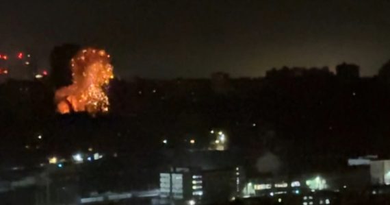 Masívny ruský útok na Kyjev a ukrajinská odveta: Zranení, požiare a rozsiahle škody na oboch stranách