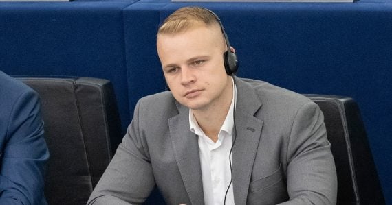 Mal vyrábať a šíriť extrémistický materiál: Špecializovaný trestný súd sa bude zaoberať bývalým asistenom europoslanca Mazureka