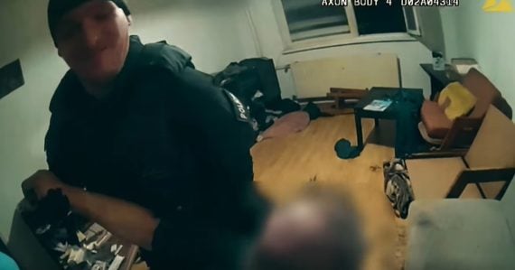 Z jeho bytu sa ozývali čudné zvuky: Muž z východného Slovenska ležal doma na zemi dva dni, nevedel sa postaviť