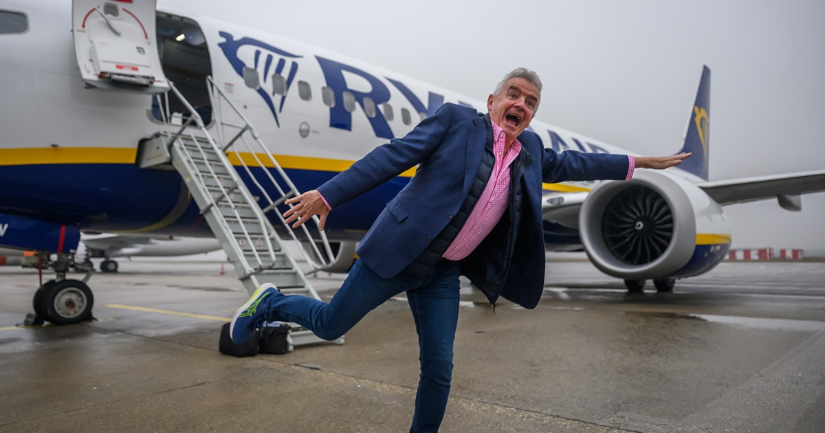 Michael O´Leary pred lietadlom Ryanair