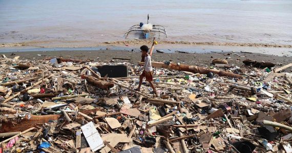 Smrtiaci tajfún Kalmaegi sa rúti ďalej a naberá na sile: Na konte má už 140 obetí, ohrozená je aj ďalšia krajina