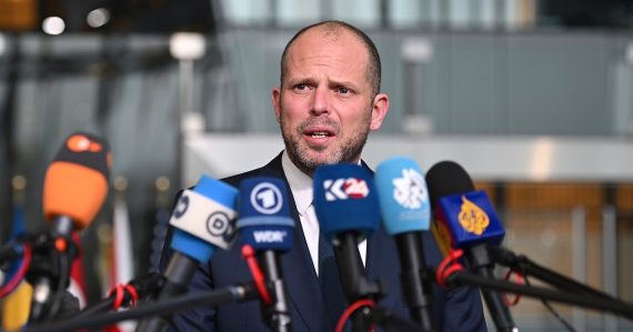 Neviem, kto za tým je: Prelet dronov v európskej krajine pripomínal špionážnu operáciu. Boli pri jadrových zbraniach