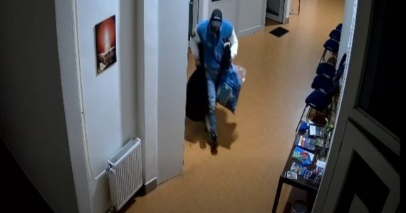 Ani kostol im nie je svätý: Zlodeji v Bratislave odniesli peniaze aj notebooky, polícia žiada o pomoc