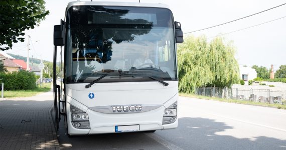 Seniori, pozor. Máte posledné dni na vybavenie dokladu, ktorý vás oprávňuje cestovať zadarmo