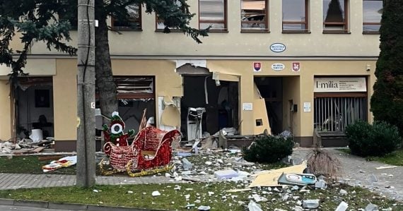 Bolo počuť výbuch, poškodil aj steny budovy: V obci explodoval bankomat, na mieste je kriminálka
