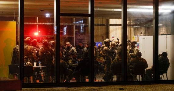 Nevedia, kde je: Streľba na prestížnej univerzite si vyžiadala najmenej 2 obete a 8 ťažko ranených